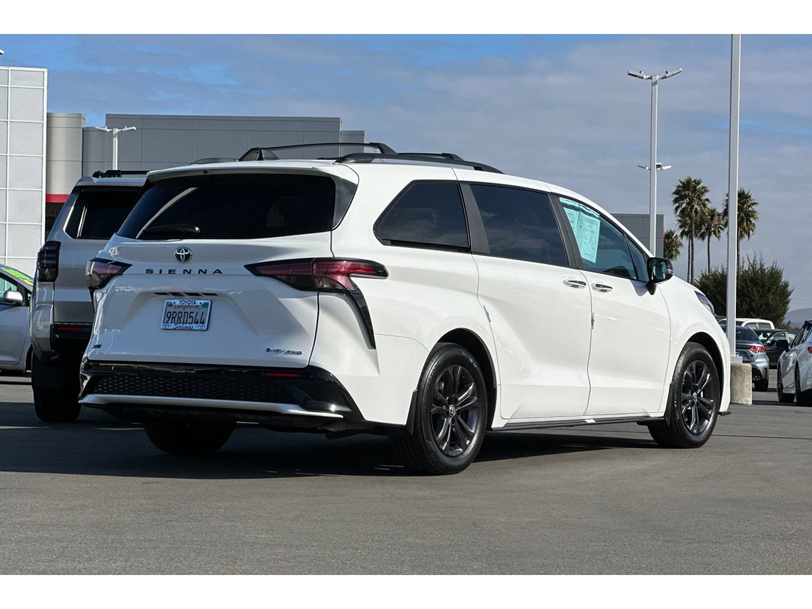 Used 2025 Toyota Sienna XSE w/ XSE Premium Package AWD/4WD image 4