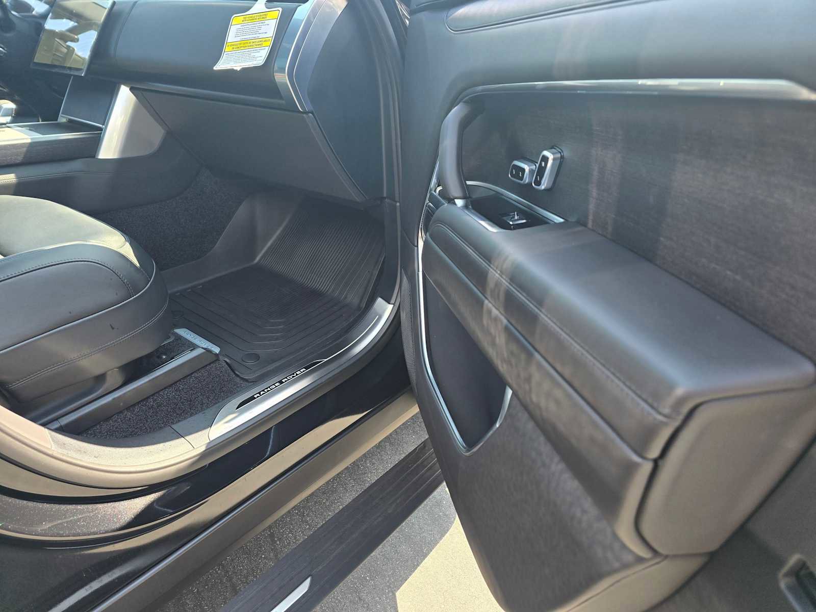 New 2025 Land Rover Range Rover SE image 10