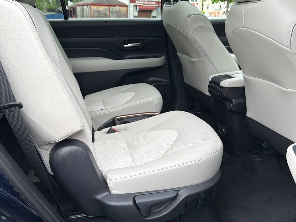 Used 2025 Toyota Grand Highlander AWD Hybrid image 16