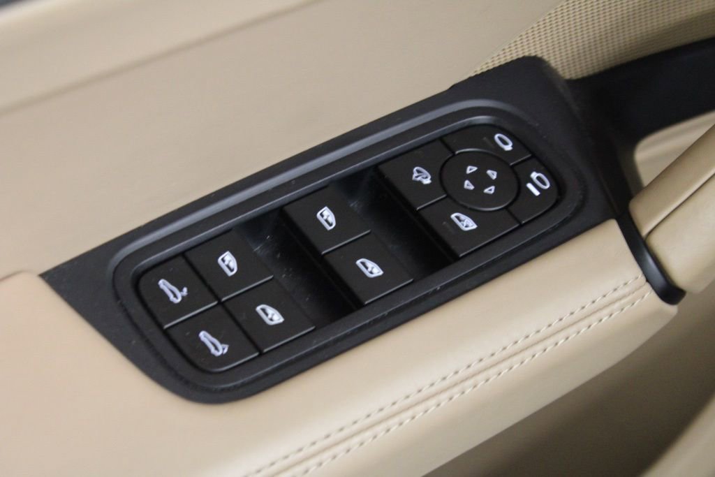 Certified 2024 Porsche Cayenne image 19