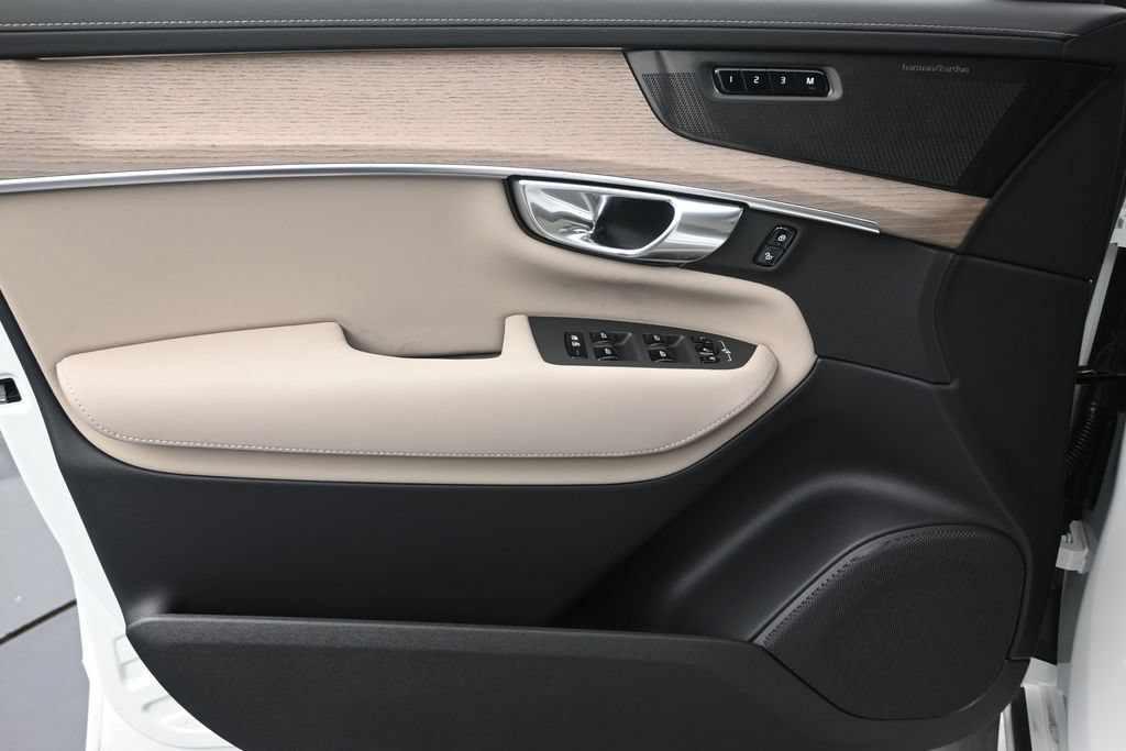 New 2026 Volvo XC90 T8 Plus w/ Protection Package Premier AWD/4WD image 10