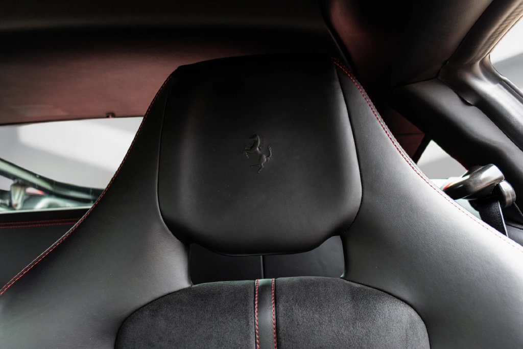 Used 2015 Ferrari 458 Italia Coupe RWD image 46