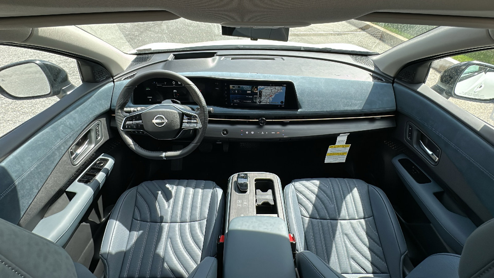 New 2025 Nissan Ariya Platinum image 16