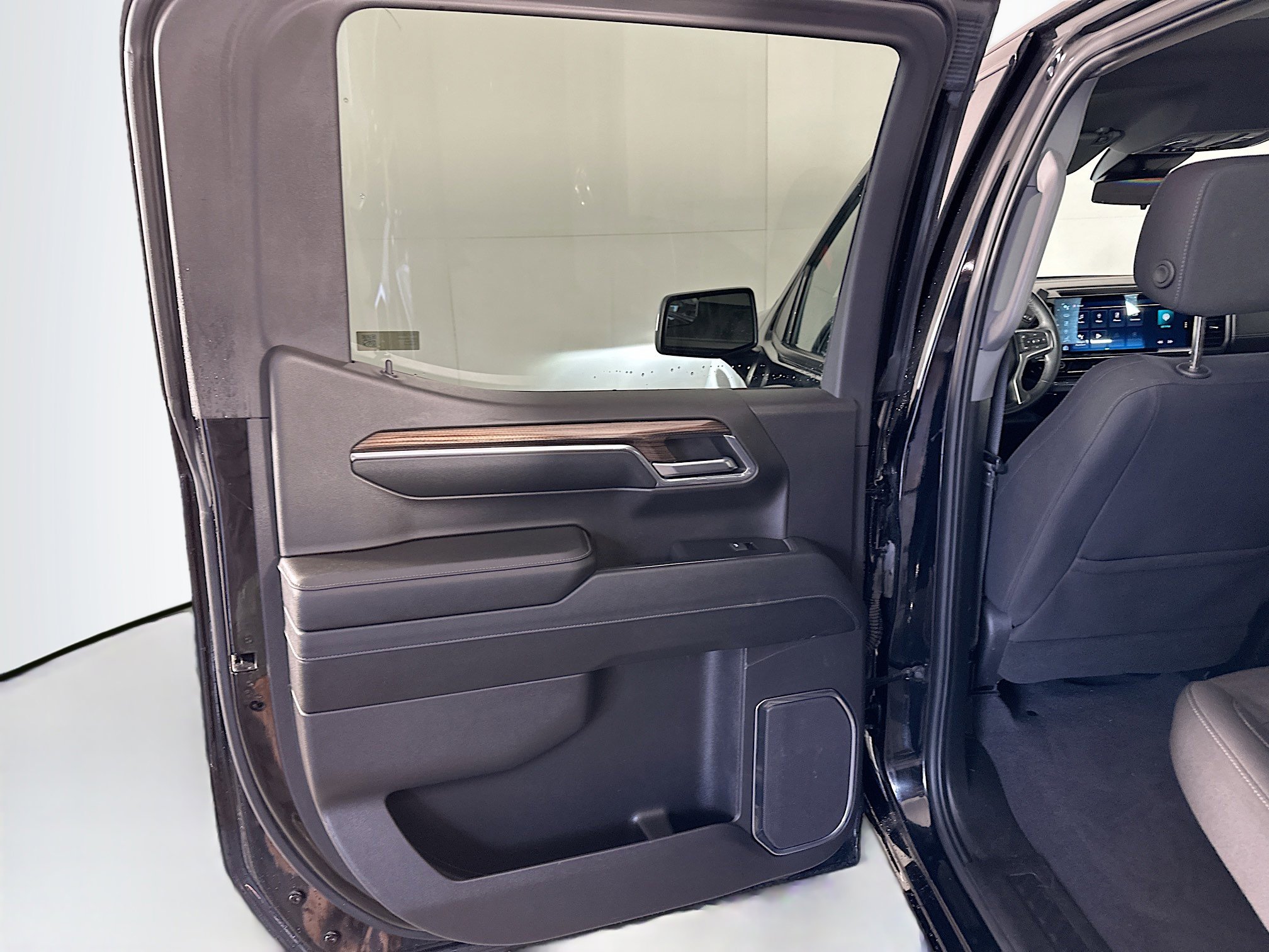 Used 2024 Chevrolet Silverado 1500 LT image 25