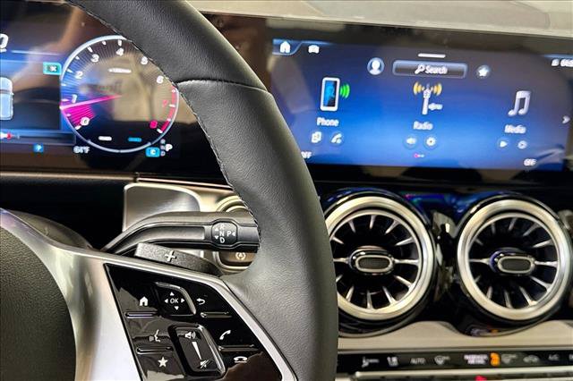 New 2026 Mercedes-Benz GLB 250 image 15