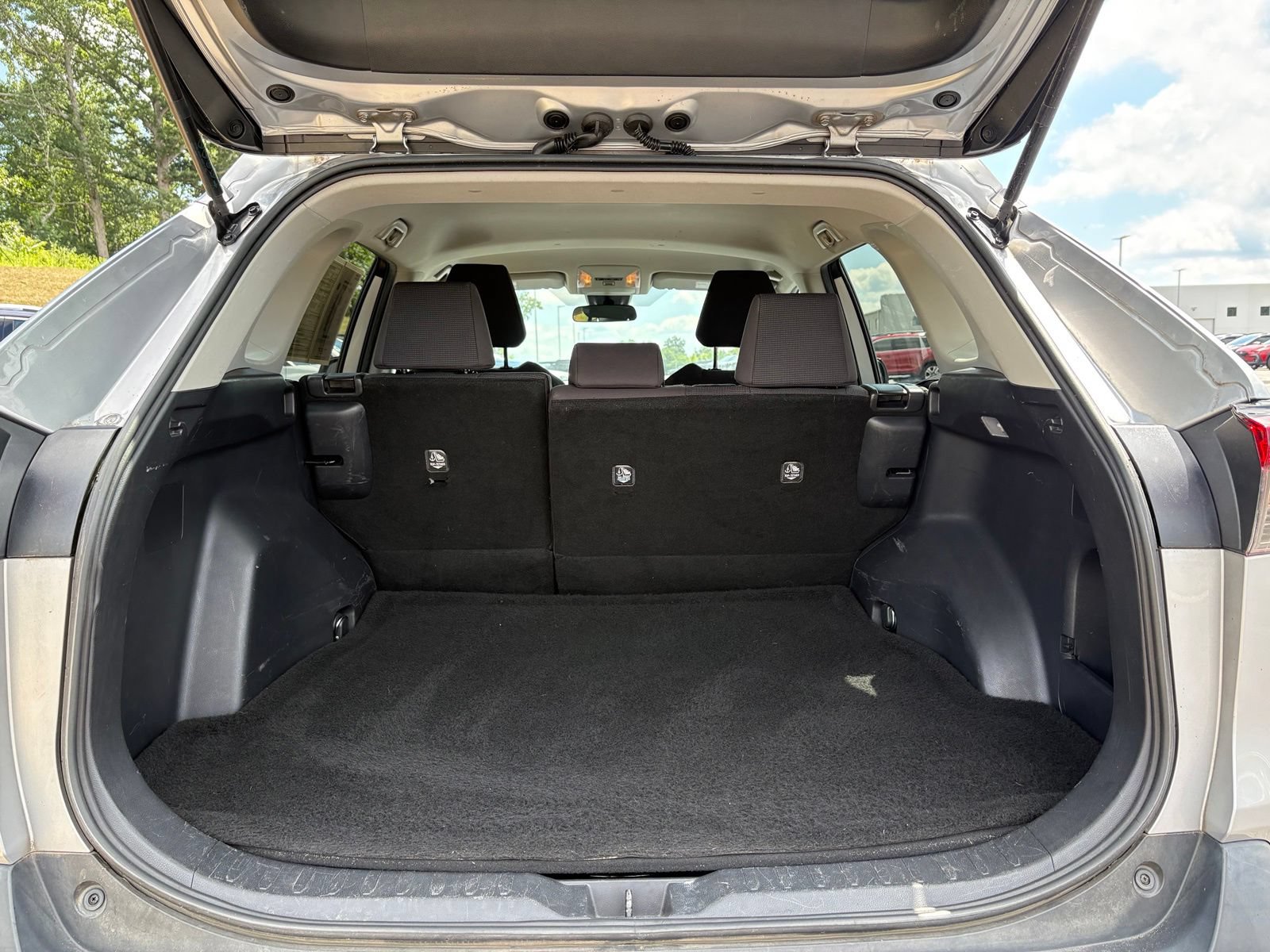 Used 2021 Toyota RAV4 LE FWD image 12