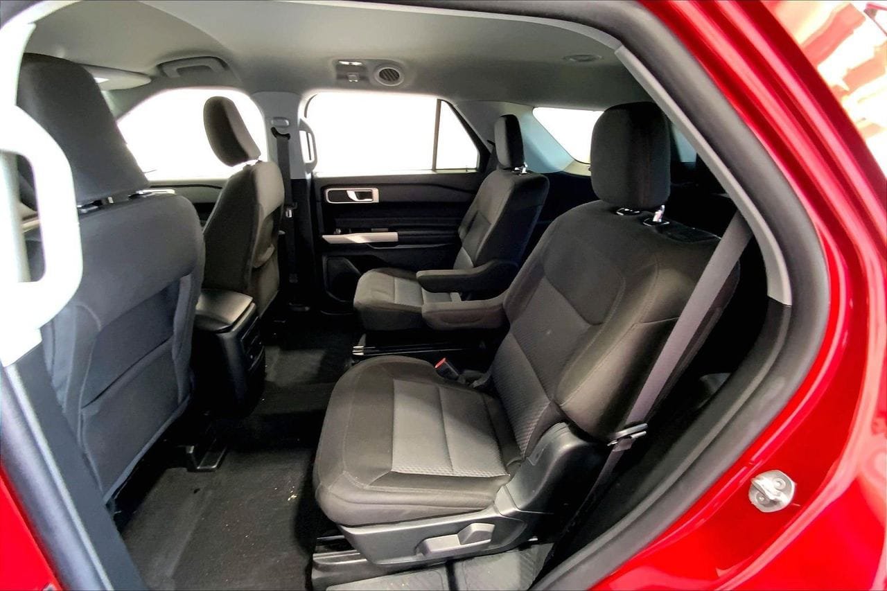 Used 2023 Ford Explorer XLT RWD image 24