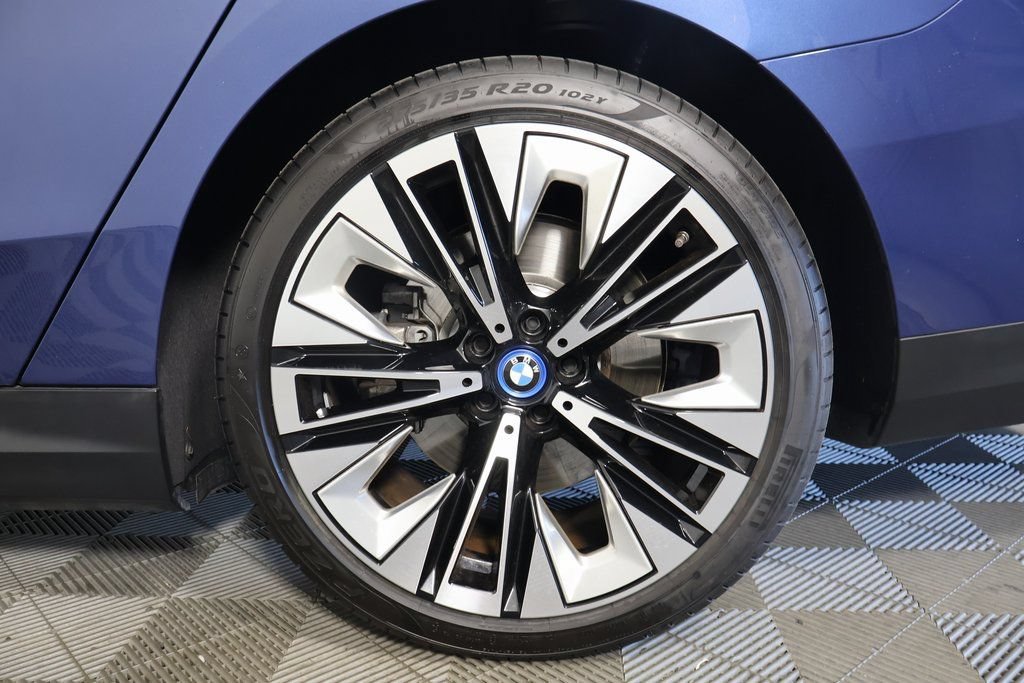 Used 2024 BMW i5 eDrive40i w/ Premium Package RWD image 16