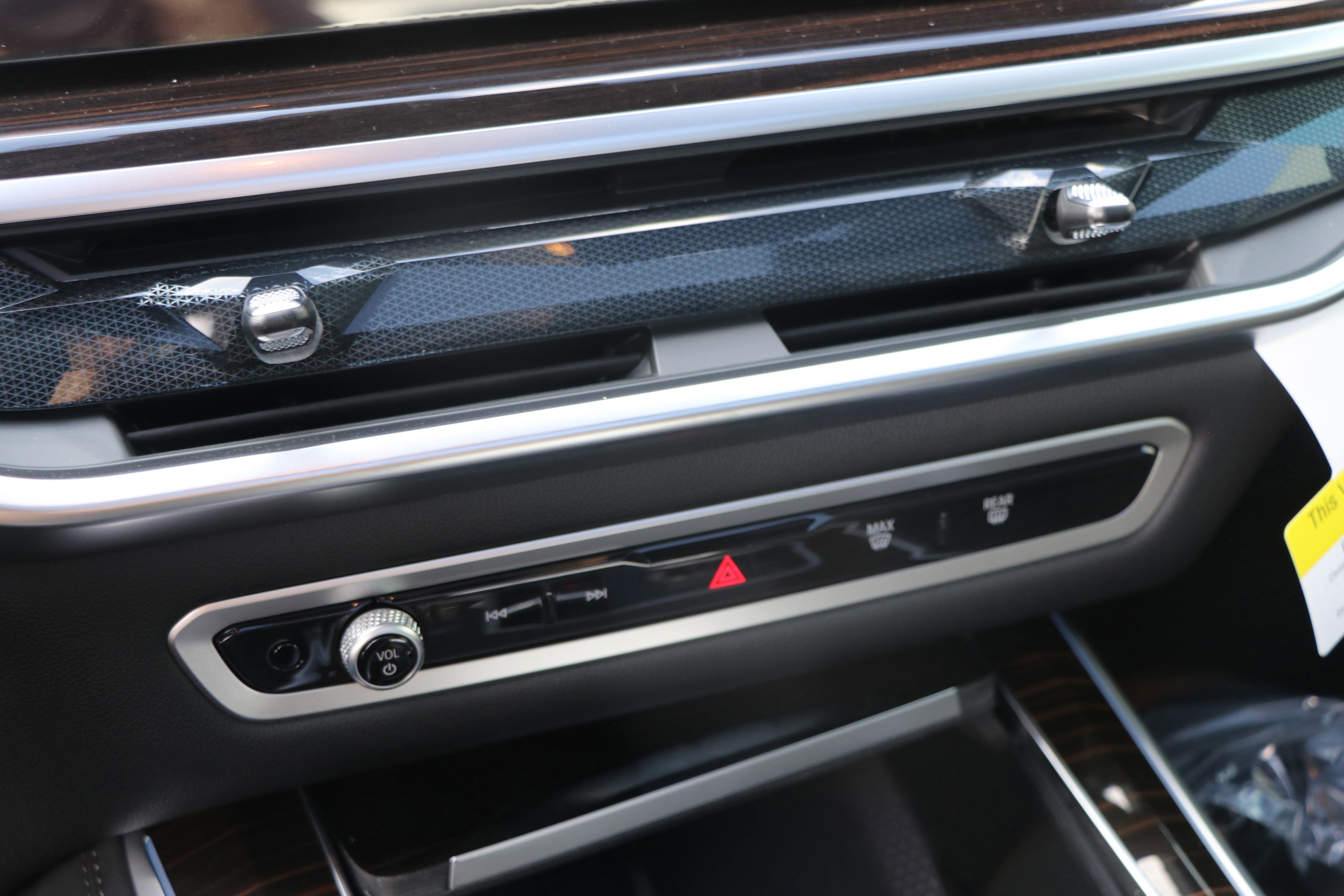 Used 2026 BMW X5 xDrive50e w/ Parking Assistance Package image 23