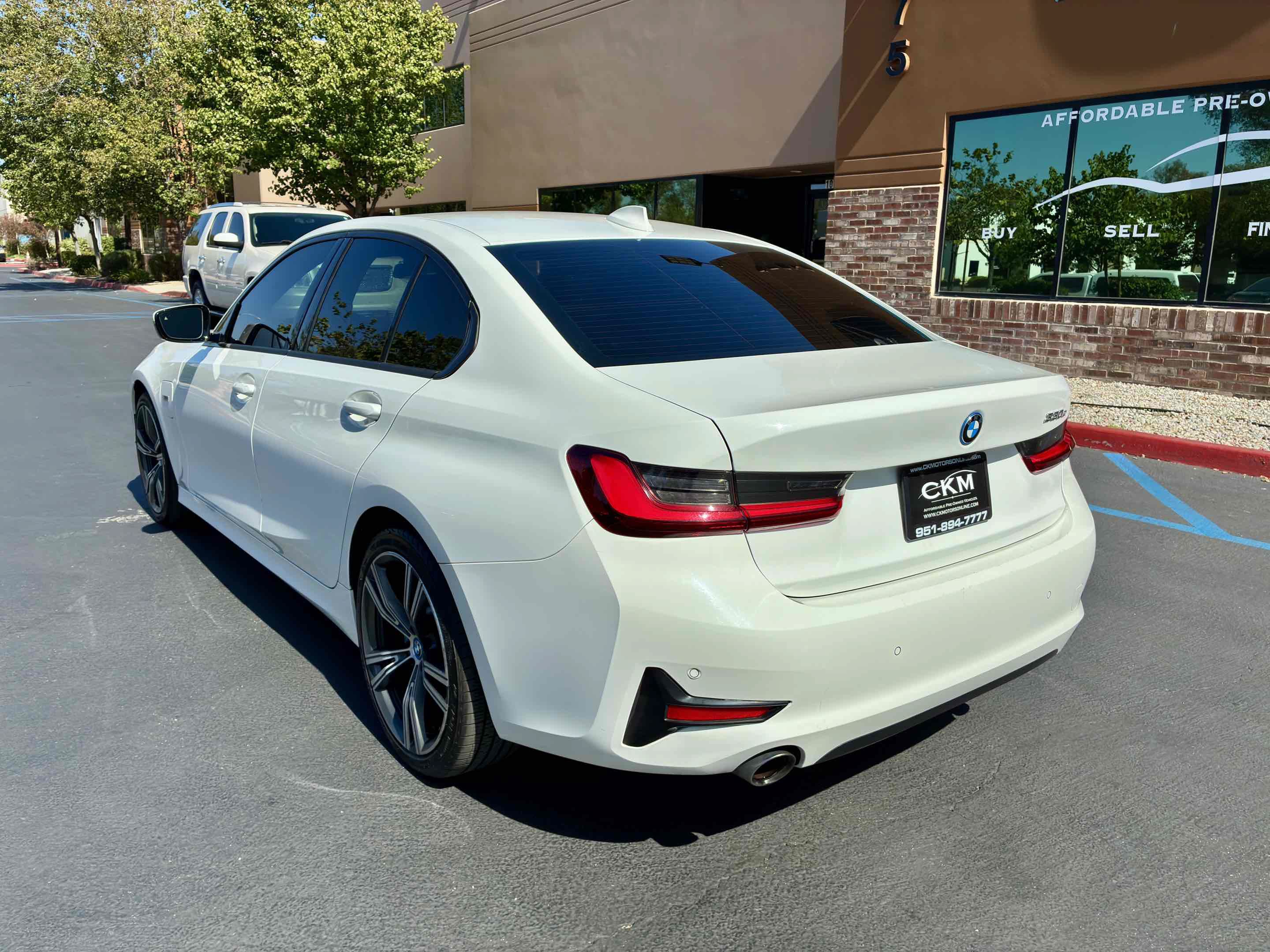 Used 2022 BMW 330e w/ Driving Assistance Package RWD image 10