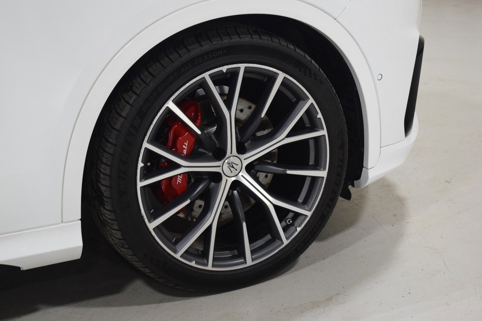 Used 2024 Maserati Grecale Trofeo image 16