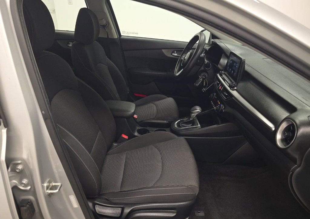 Used 2019 Kia Forte LXS FWD image 2