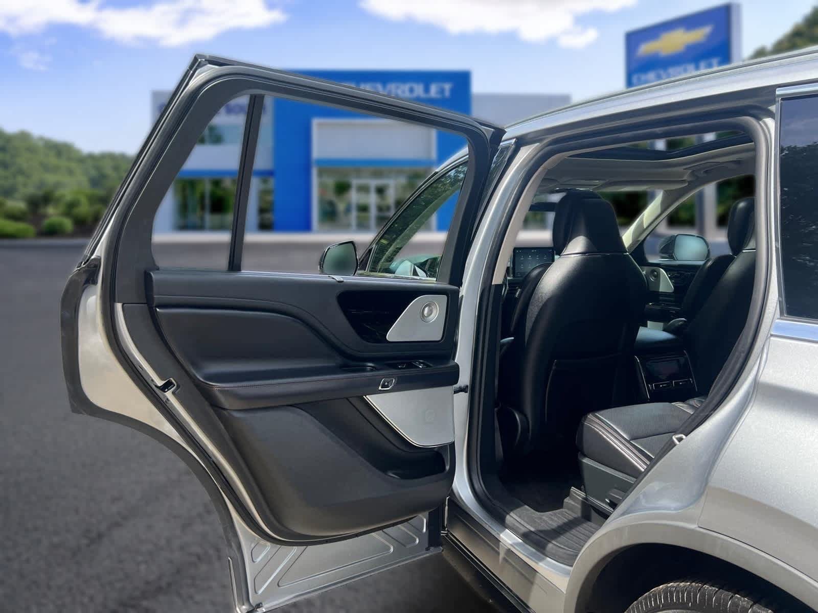 Used 2020 Lincoln Aviator Reserve AWD/4WD image 30