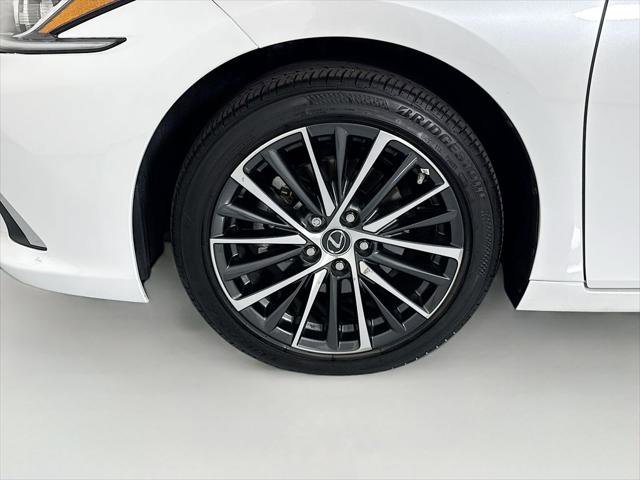 Certified 2025 Lexus ES 300h w/ Premium Package FWD image 30