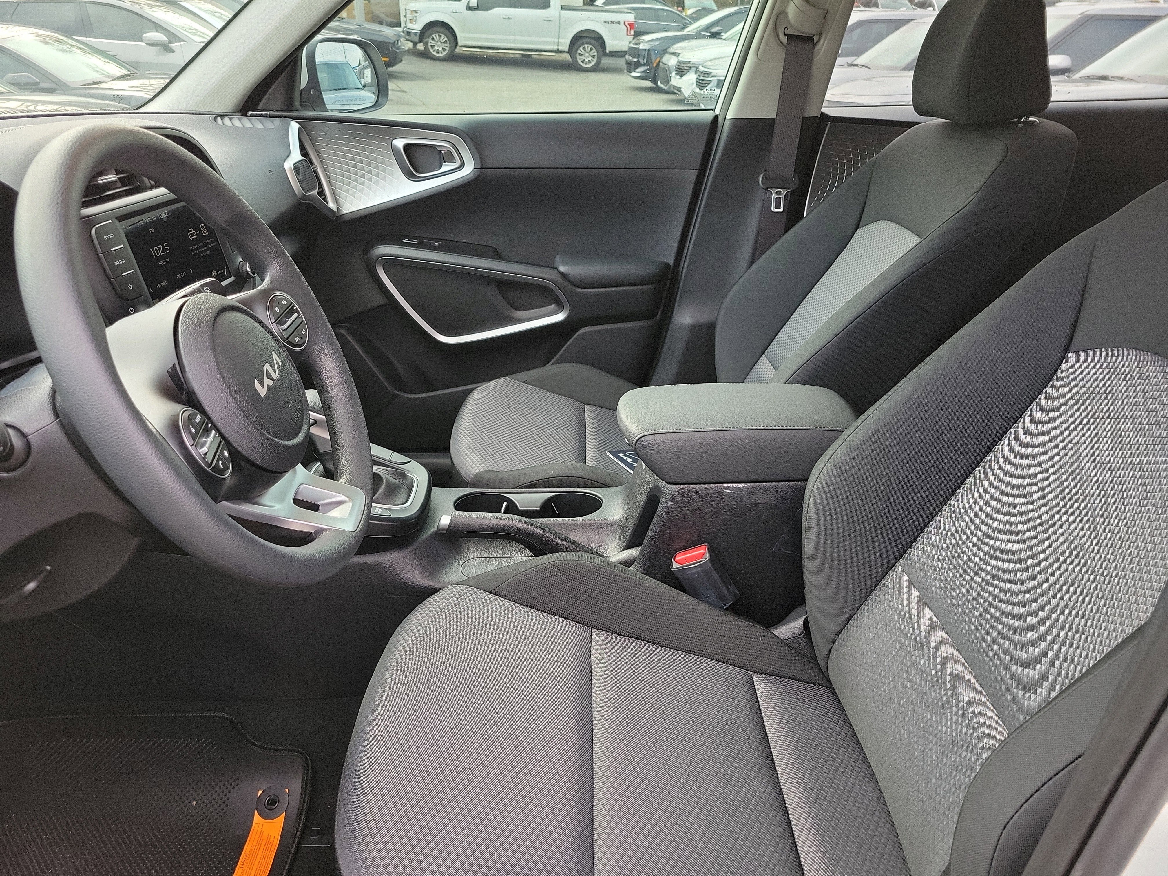 Used 2025 Kia Soul LX w/ LX Technology Package image 17