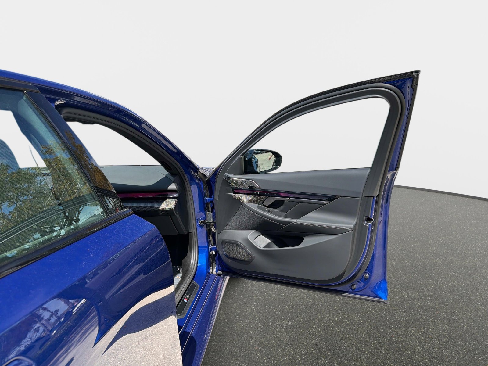 Used 2025 BMW M5 image 22