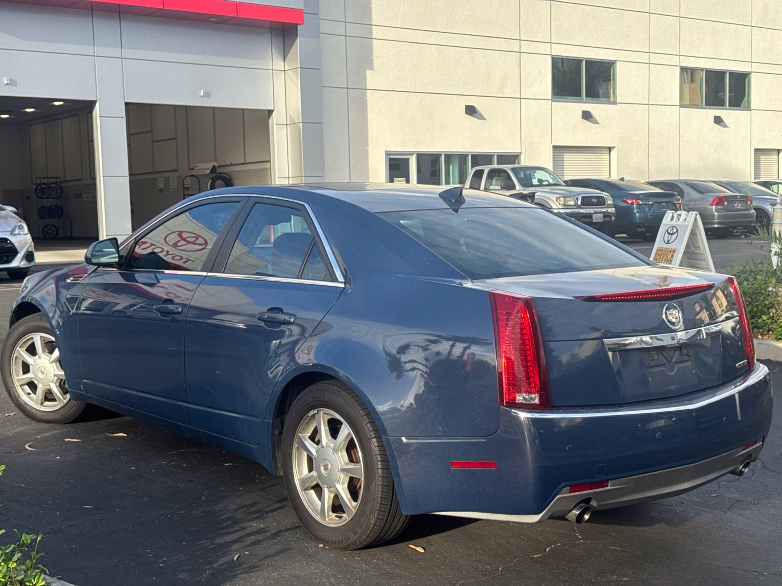 Used 2009 Cadillac CTS 3.6 w/ Wood Trim Package RWD image 3