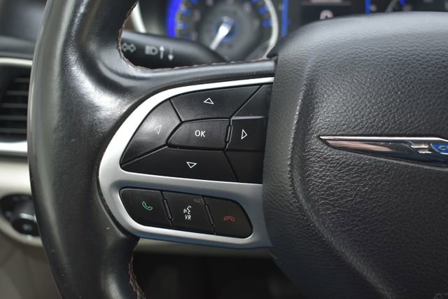 Used 2017 Chrysler Pacifica Touring-L w/ Tire & Wheel Group FWD image 21