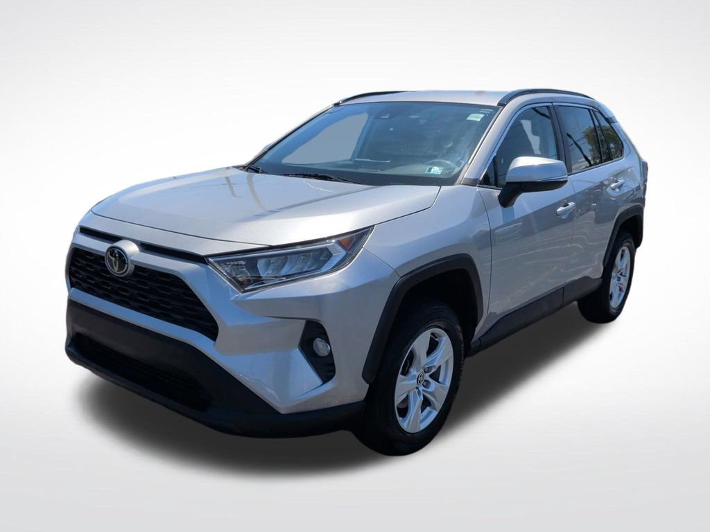 Used 2021 Toyota RAV4 XLE AWD/4WD image 3