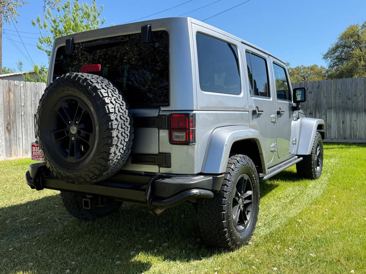 Used 2017 Jeep Wrangler Unlimited Sahara AWD/4WD image 8
