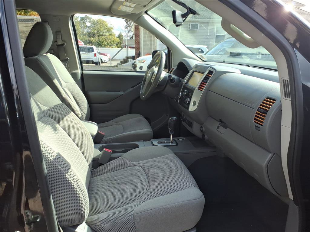 Used 2021 Nissan Frontier SV w/ Midnight Edition Floor Mats image 28