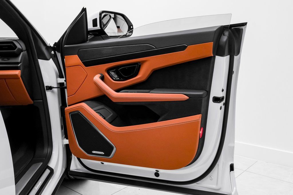 Used 2025 Lamborghini Urus SE image 51