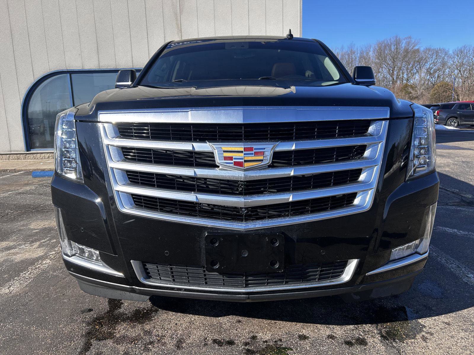Used 2017 Cadillac Escalade Luxury image 2