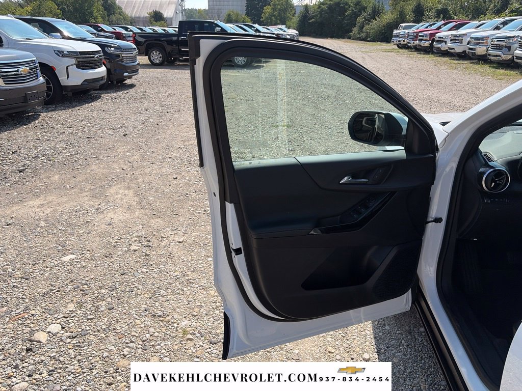 Used 2025 Chevrolet Equinox LT AWD/4WD image 9