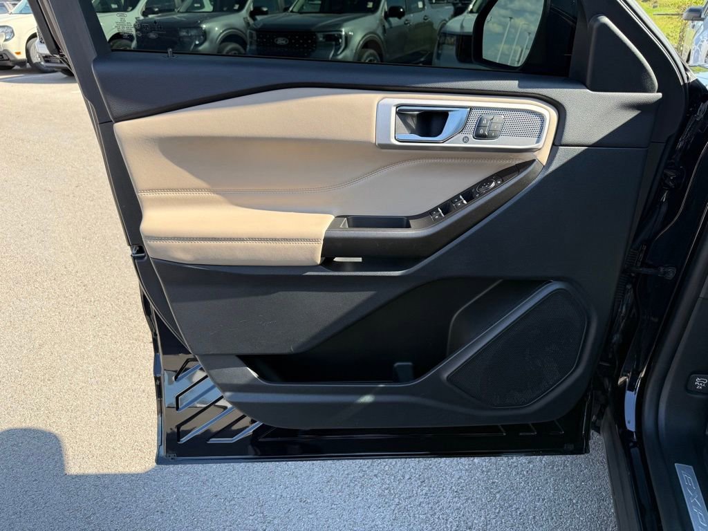 Used 2020 Ford Explorer Limited RWD image 9