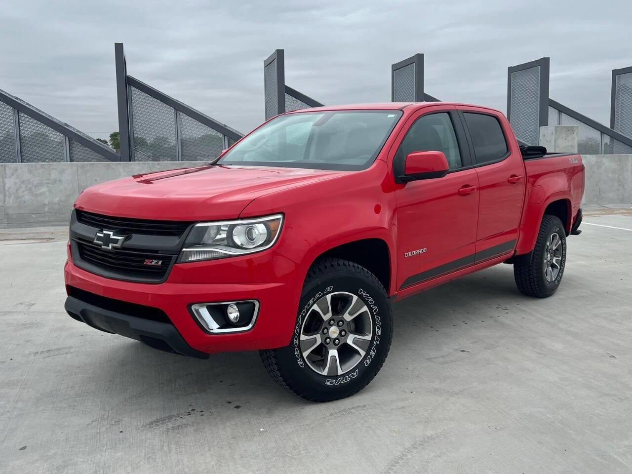 Used 2018 Chevrolet Colorado Z71 AWD/4WD image 2
