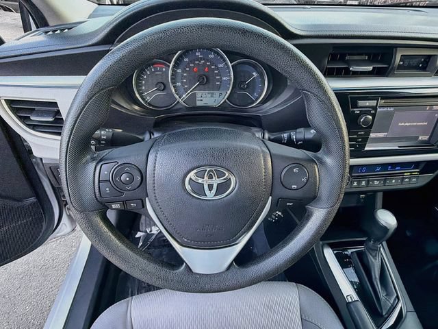 Used 2015 Toyota Corolla LE FWD image 37