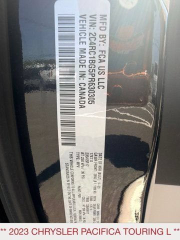 Used 2023 Chrysler Pacifica Touring-L FWD image 12