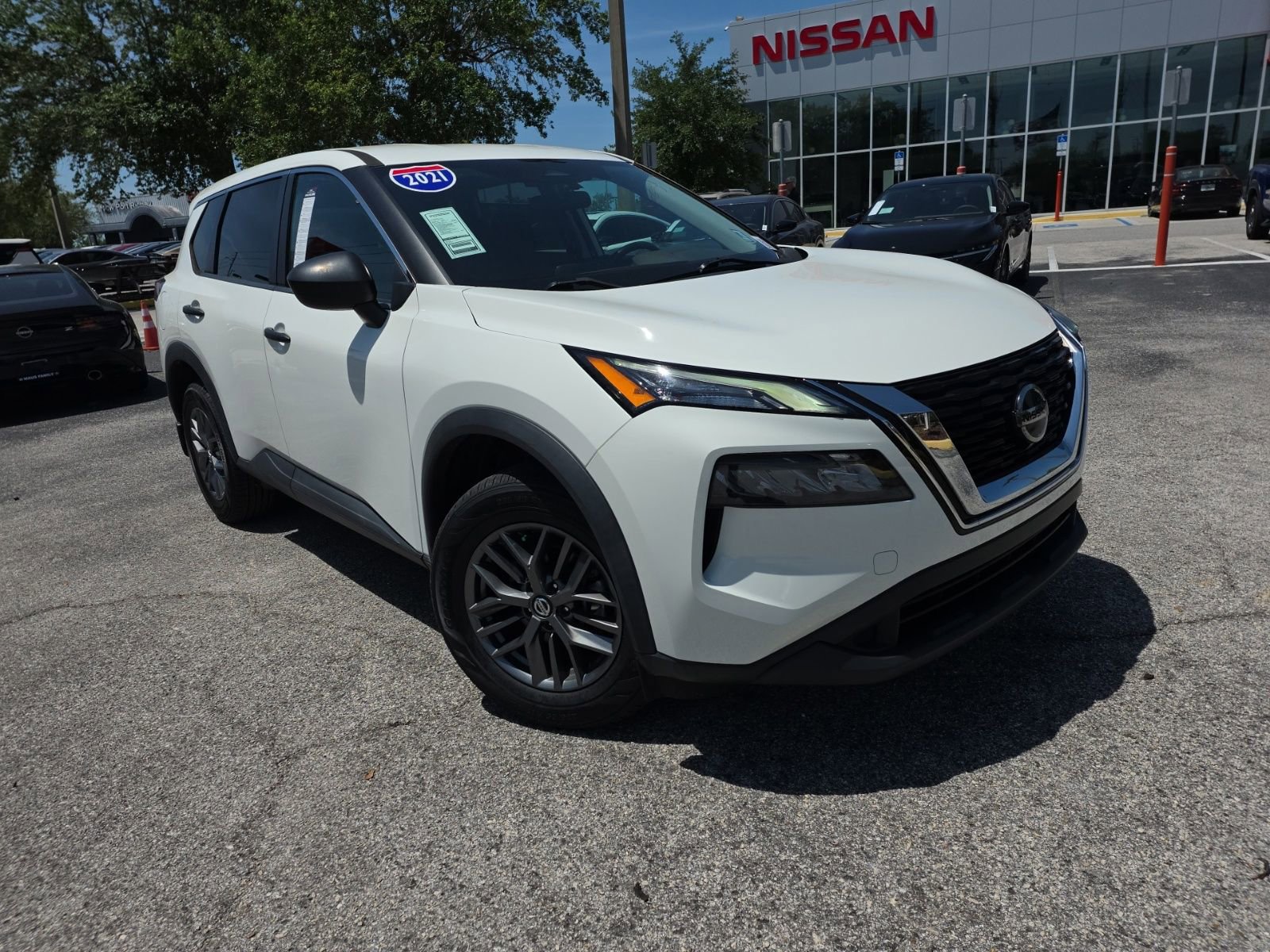 Used 2021 Nissan Rogue S FWD image 3