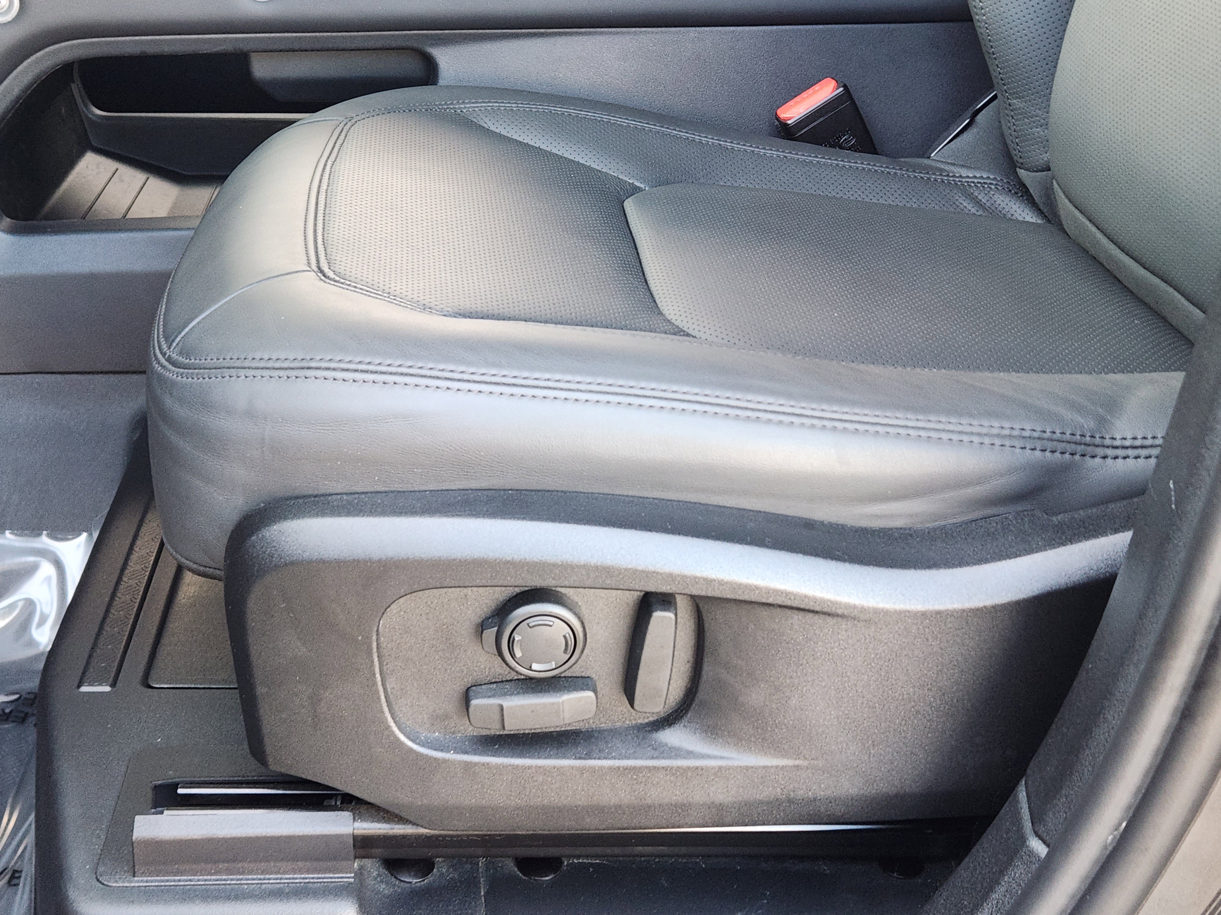 Certified 2023 Land Rover Defender 110 Carpathian Edition image 27