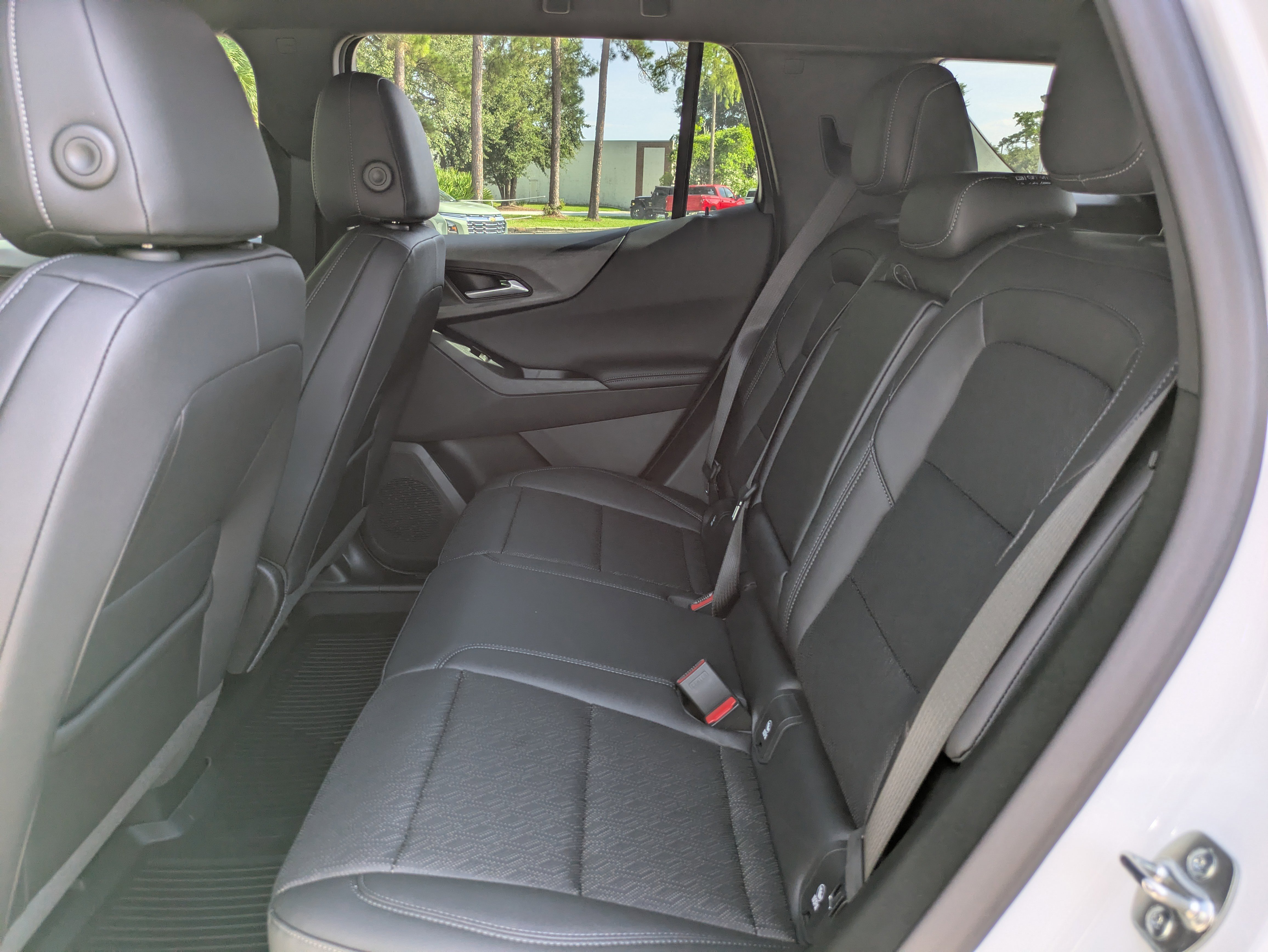 New 2026 Chevrolet Equinox LT w/ Convenience Package II image 8