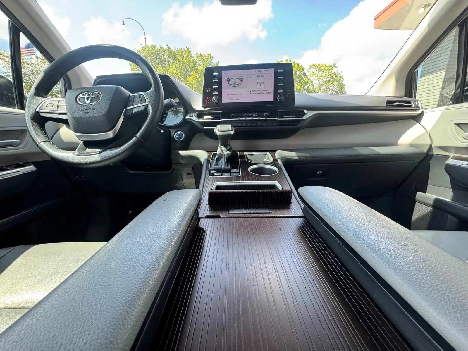 Used 2021 Toyota Sienna XLE FWD image 11