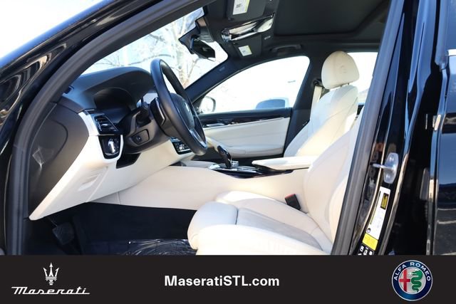 Used 2023 BMW 530i xDrive w/ Premium Package image 11