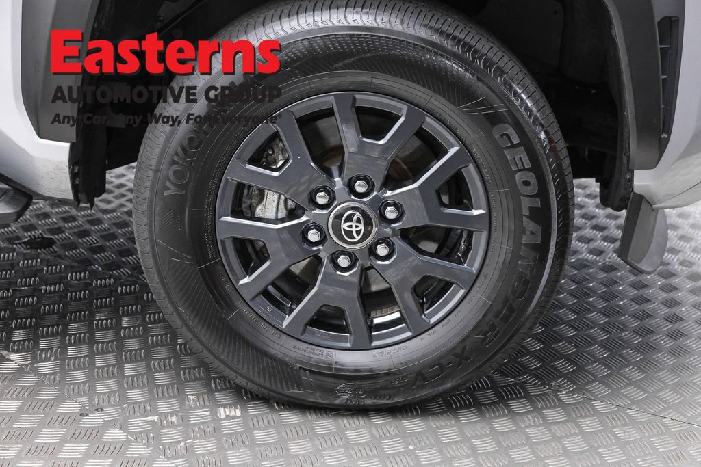 Used 2025 Toyota 4Runner SR5 AWD/4WD image 34