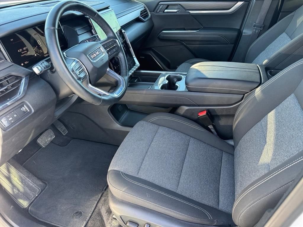 Used 2025 GMC Acadia Elevation image 10