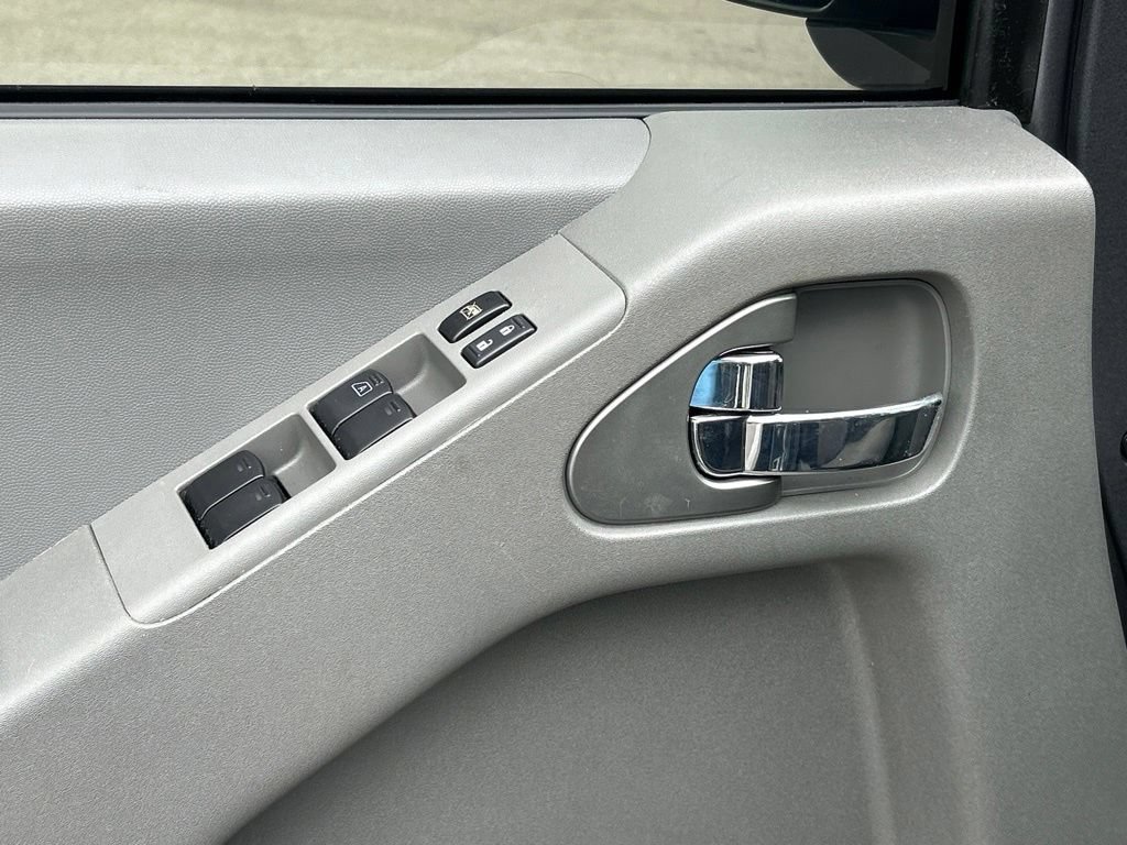 Used 2020 Nissan Frontier SV RWD image 18