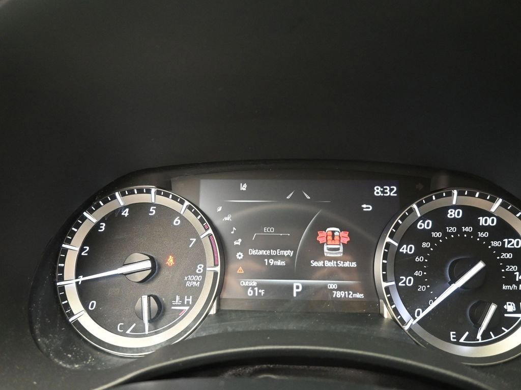Used 2022 Toyota Highlander XLE AWD/4WD image 19
