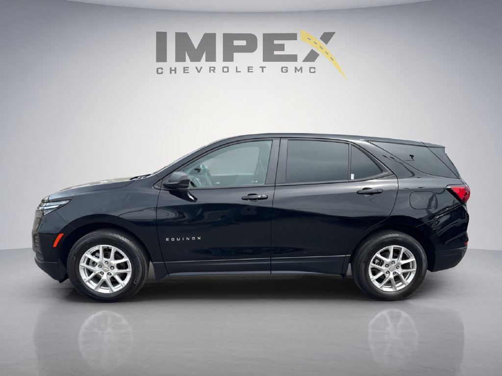 Used 2024 Chevrolet Equinox LS w/ LS Convenience Package FWD image 2