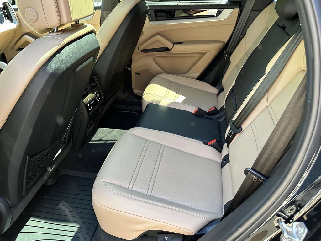 Certified 2026 Porsche Cayenne Coupe AWD/4WD image 13