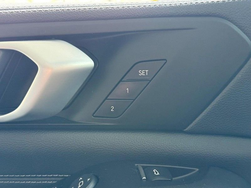 Used 2021 BMW X5 xDrive40i w/ Convenience Package AWD/4WD image 14