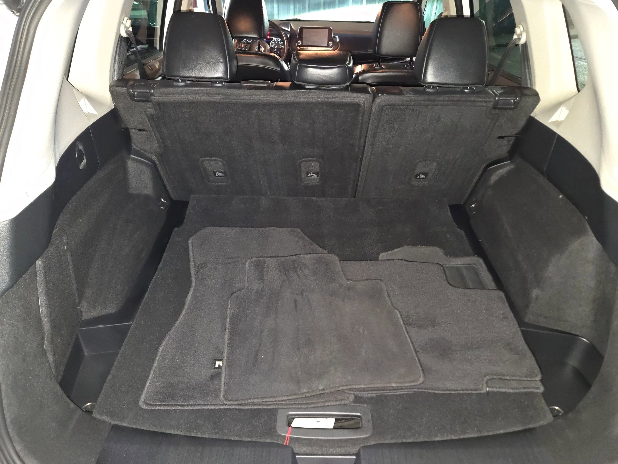 Used 2021 Nissan Rogue SV w/ Premium Package image 46