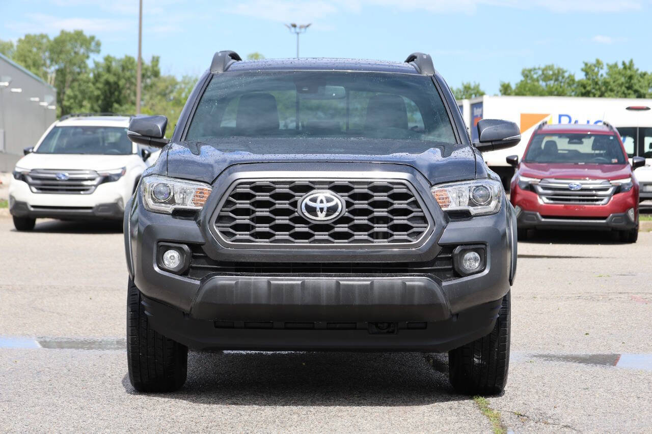 Used 2020 Toyota Tacoma TRD Off-Road w/ TRD Premium Off Road Package AWD/4WD image 2