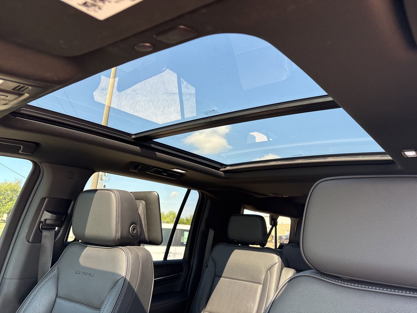 Certified 2023 GMC Yukon XL Denali w/ Advanced Technology Package image 11
