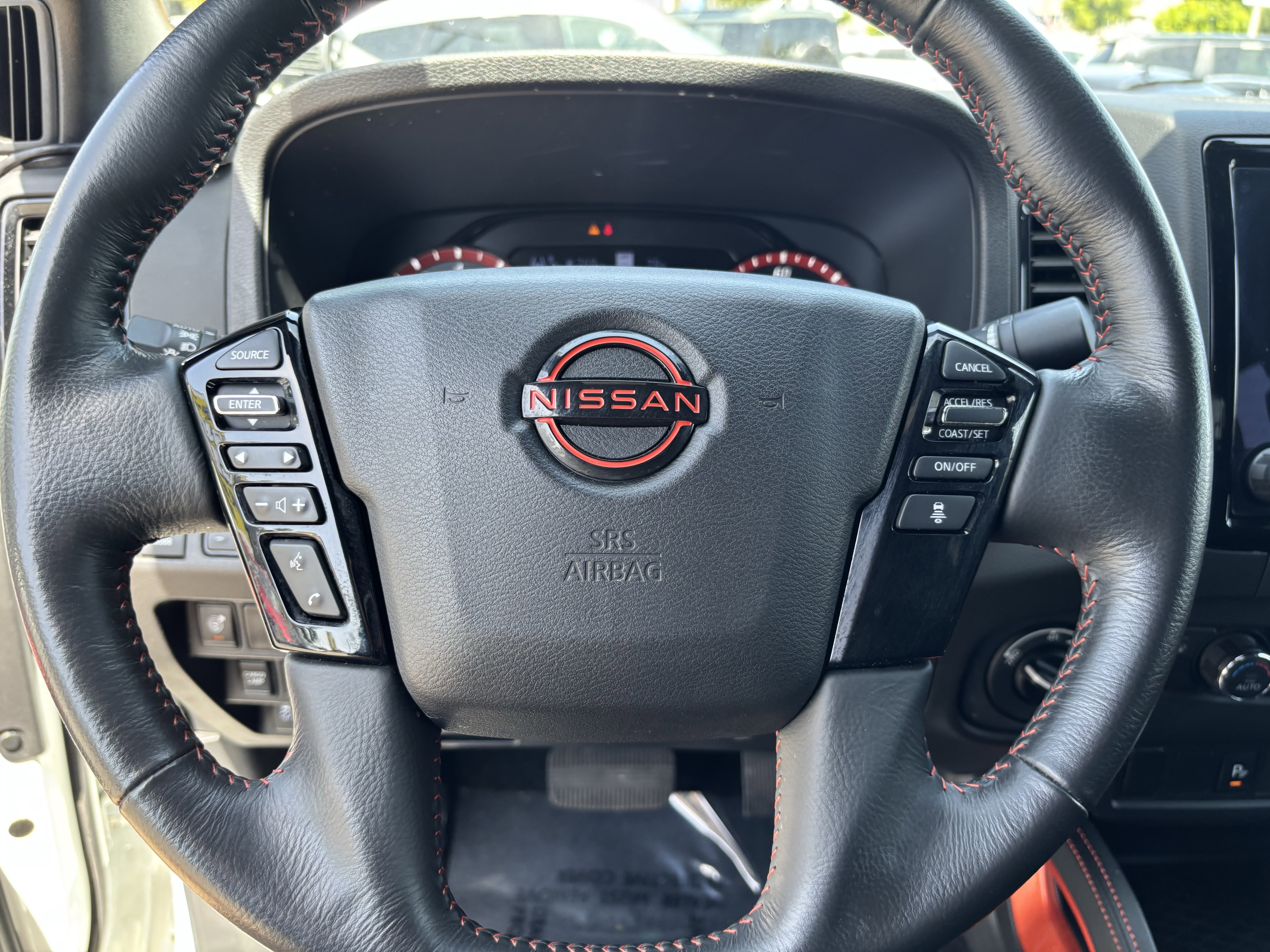 Used 2024 Nissan Frontier PRO-4X w/ Technology Package AWD/4WD image 30