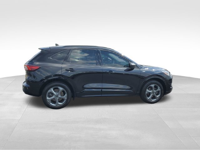 Used 2023 Ford Escape ST-Line w/ Tech Pack #1 AWD/4WD image 3