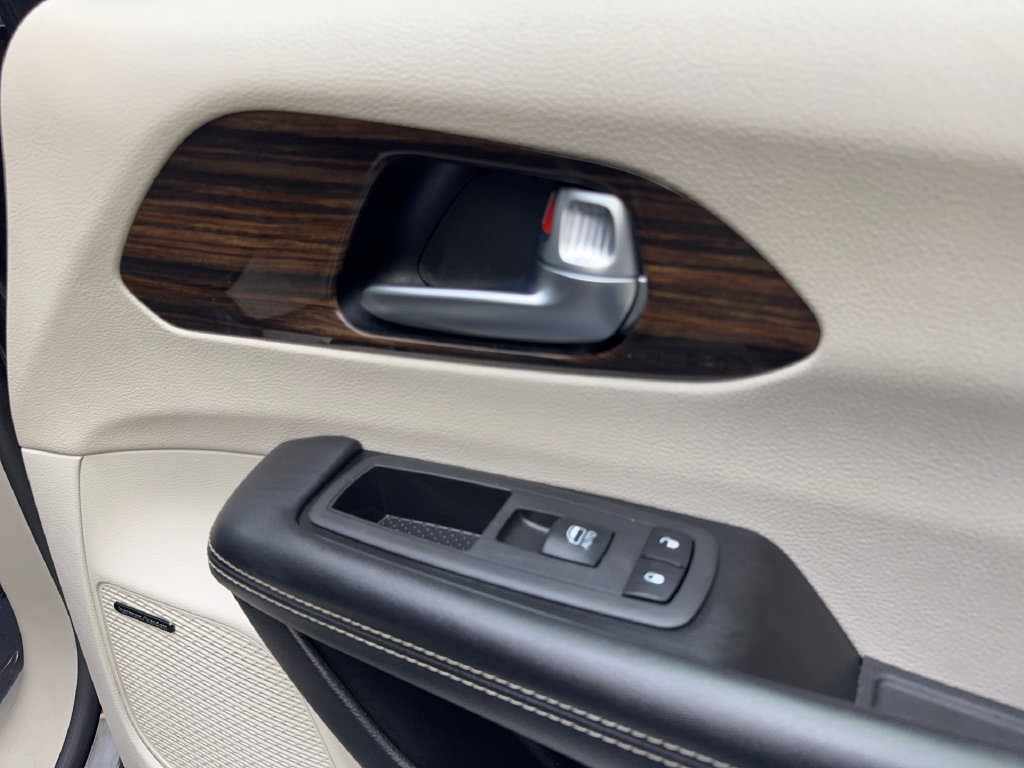 Used 2022 Chrysler Pacifica Limited FWD image 54
